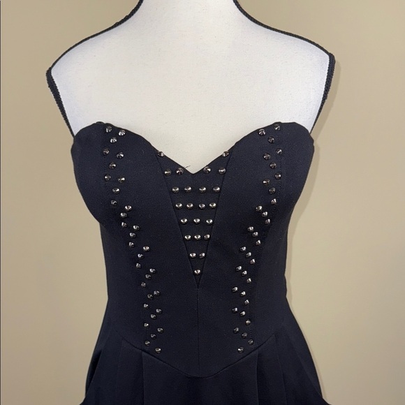 Guess Strapless Black Mini Dress Studded Size 8 Pockets Punk Goth Clubbing - Picture 6 of 16